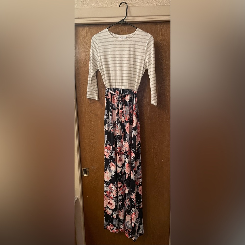 NWOT size M Hazel Blues dress